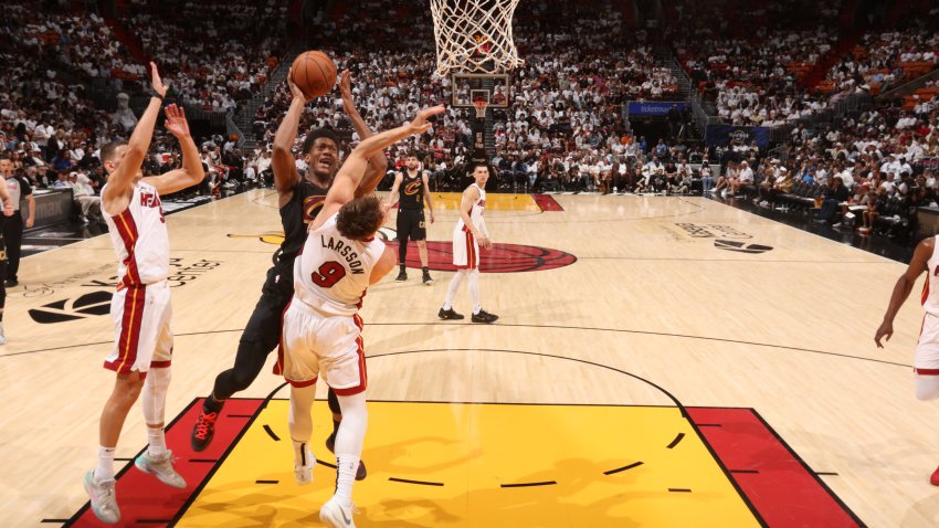 MIAMI, FL – APRIL 28:  De’Andre Hunter #12 of the Cleveland Cavaliers drives to the basket during the game against the Miami Heat during Round 1 Game 4 on April 28, 2025 at Kaseya Center in Miami, Florida. NOTE TO USER: User expressly acknowledges and agrees that, by downloading and or using this Photograph, user is consenting to the terms and conditions of the Getty Images License Agreement. Mandatory Copyright Notice: Copyright 2025 NBAE (Photo by Issac Baldizon/NBAE via Getty Images)